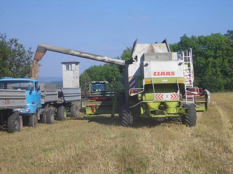 bilder/31_8_2005/lexion_fendt_w50_2.jpg